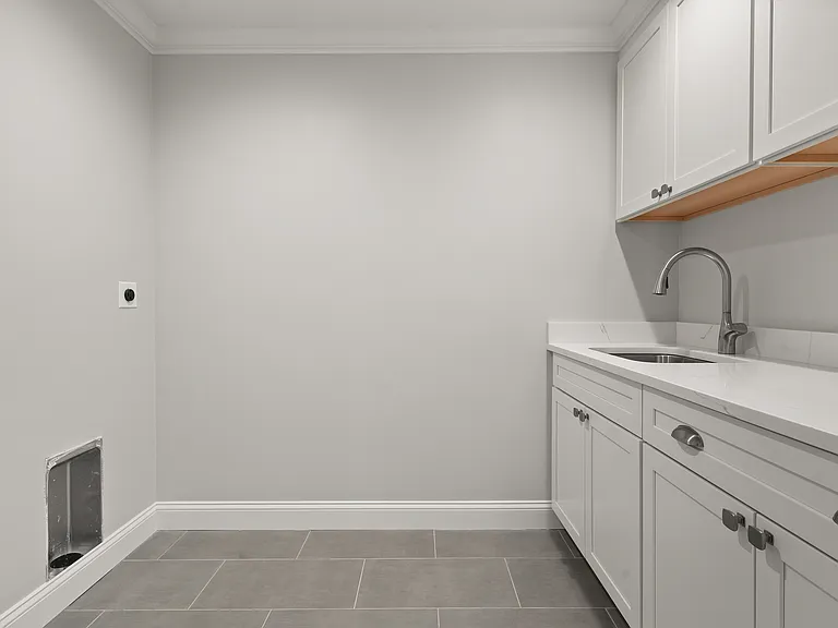 585 Lowell St — Photo 34