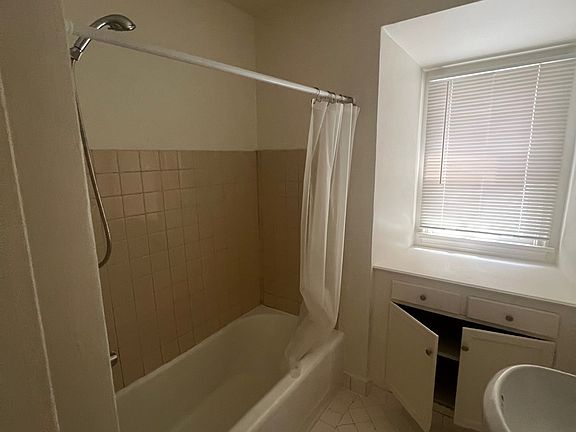 4th image of 252 1/2 Witmer St #252-1/2