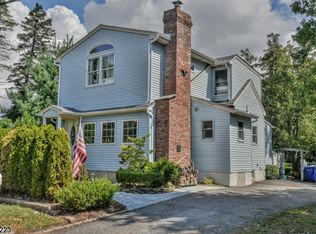 959 Riverview Dr, Totowa, NJ 07512
