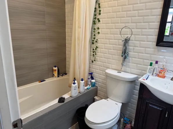 186 Howard Avenue image 6 of 20