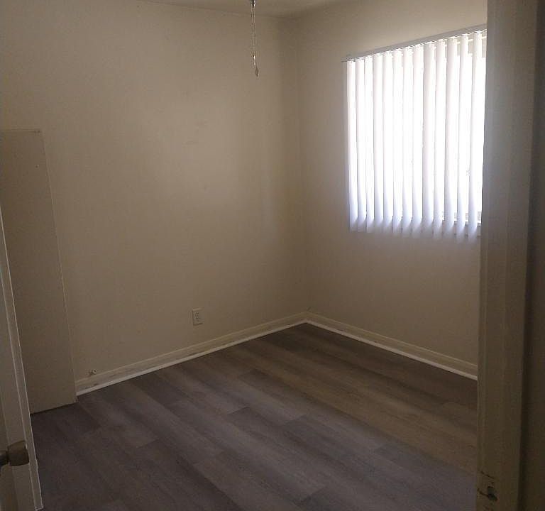 1st image of 214 S San Jacinto St #1