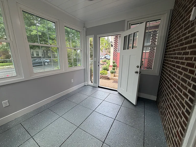 619 W 27th St — Photo 15