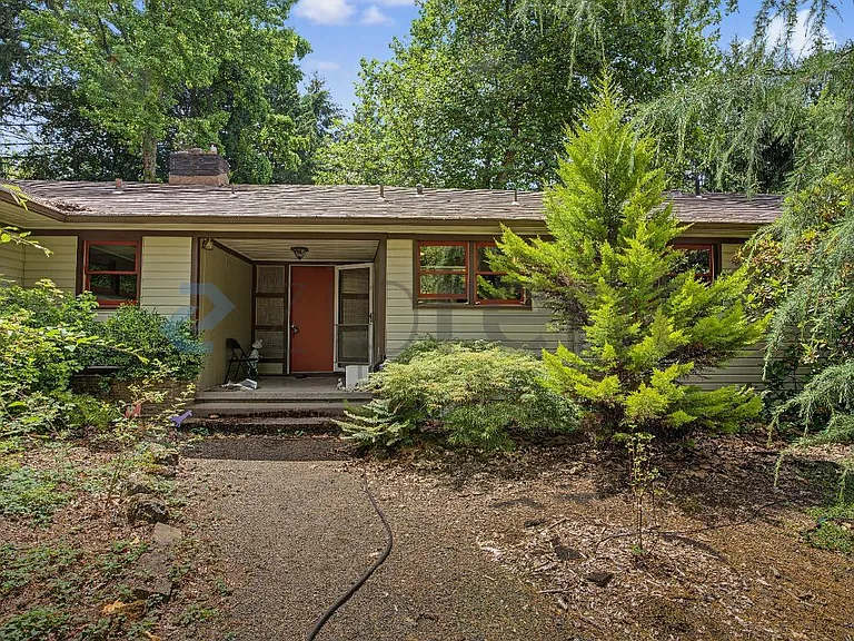 920 SW Stephenson Ct — Photo 1