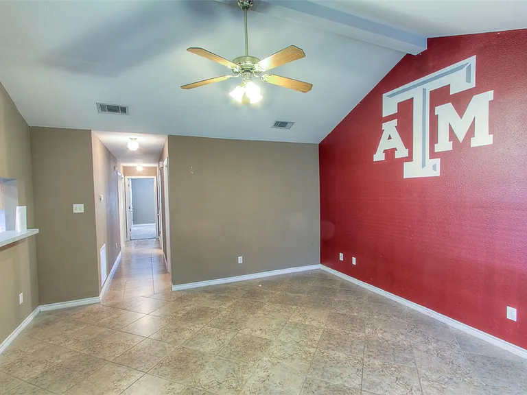 2325 Antelope Ln — Photo 2
