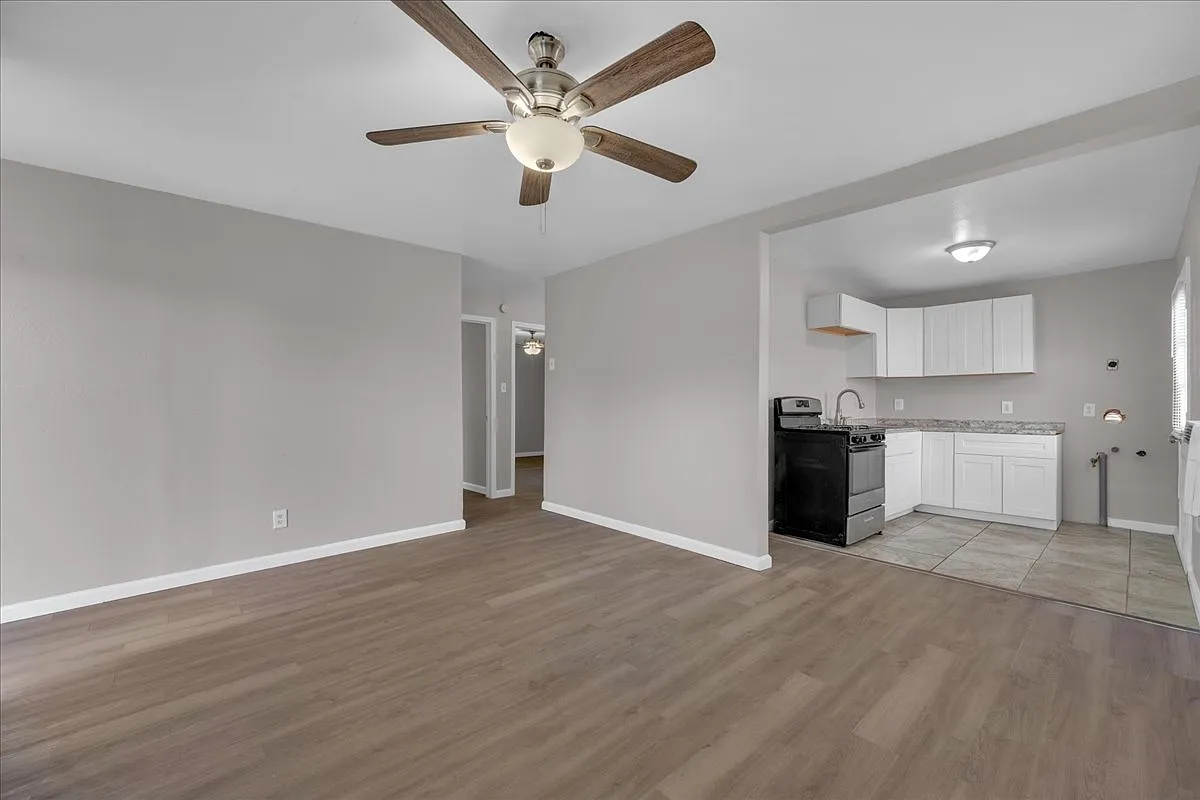 2 bed, 776 sqft, $1,350 — Photo 2