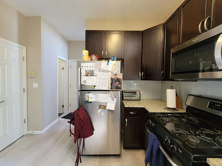 2246 W Belden Ave — Photo 28