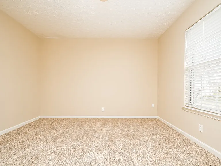 1215 Cedarbend Dr — Photo 11