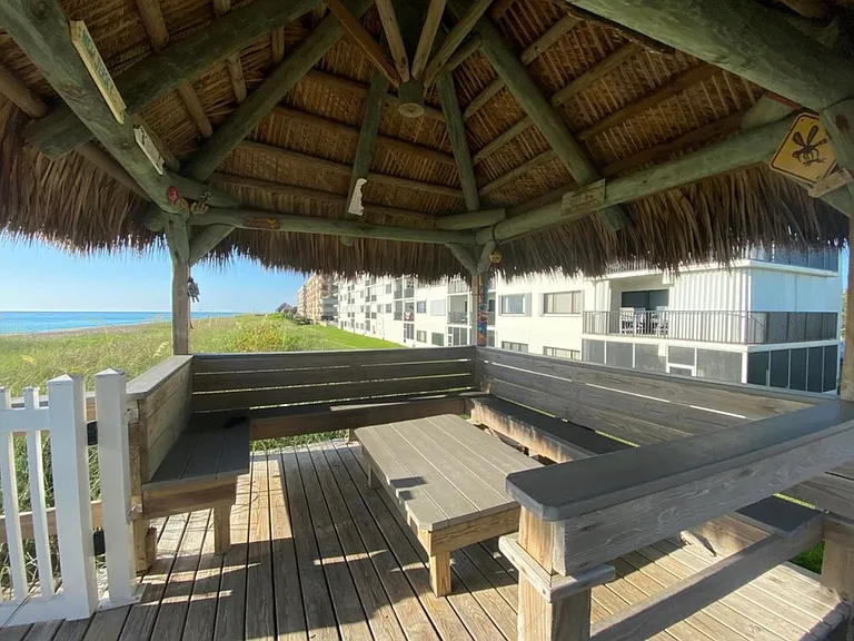 101022 S Ocean Dr — Photo 17