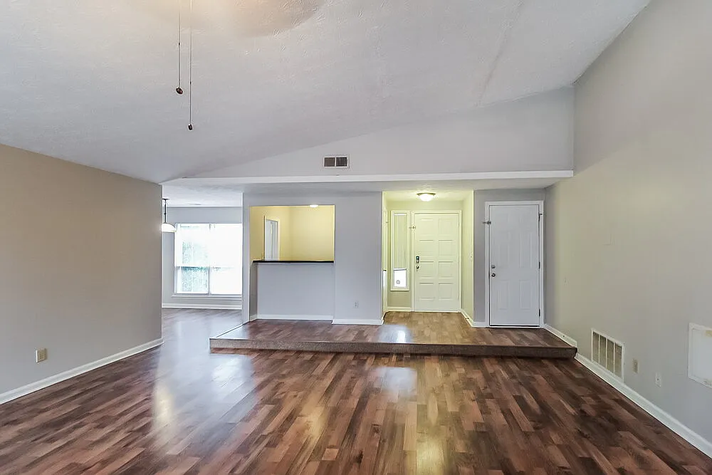 3 bed, 2.0 bath, 1850 sqft, $1,900 — Photo 4