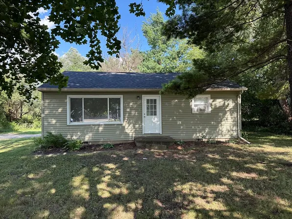 705 S Grand Ave, Fowlerville, MI 48836