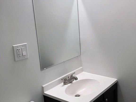 5th image of 6211 N Kenmore Ave #2