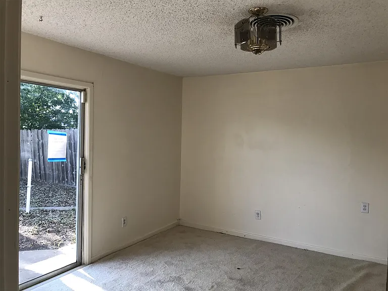 4220 Idlewood Dr — Photo 2