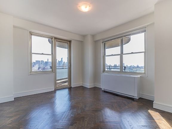 4th image of 185 E 85th St APT 10G