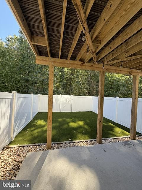 2nd image of 9819 Ravenhurst Rd