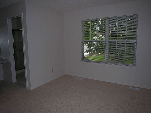 5th image of 31109 Columbia Dr #1