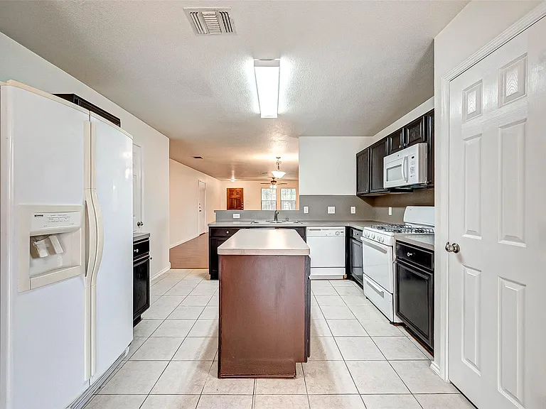 7910 Raven Creek Ln — Photo 19