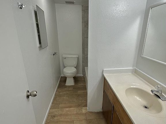 5th image of 407 Gladstell St #11