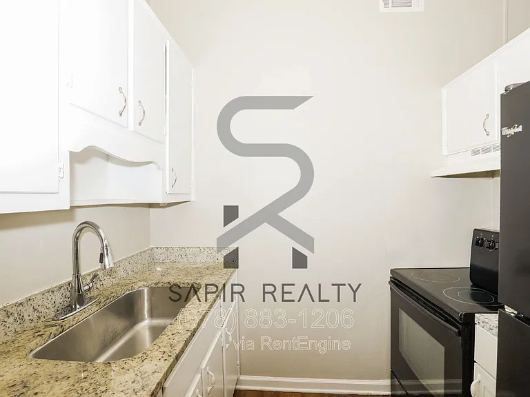 1055 Pine St NE — Photo 6