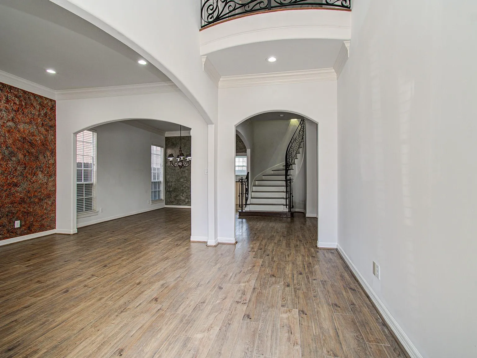 5 bed, 3.5 bath, 3986 sqft, $4,000 — Photo 4