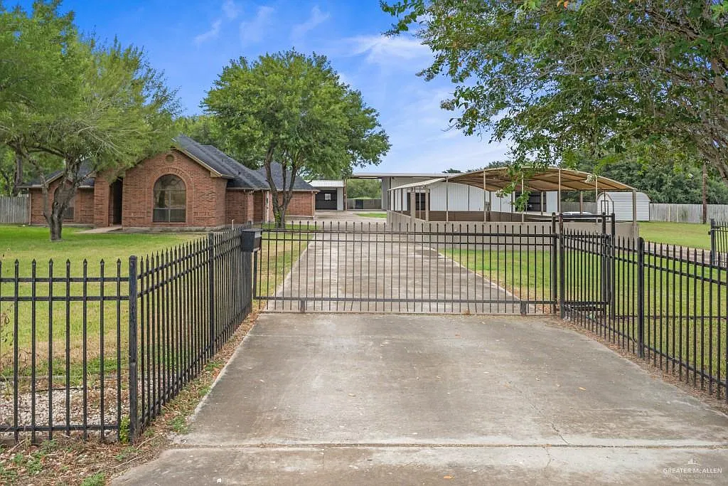 4 bed, 3.0 bath, 2331 sqft, $4,000 — Photo 1