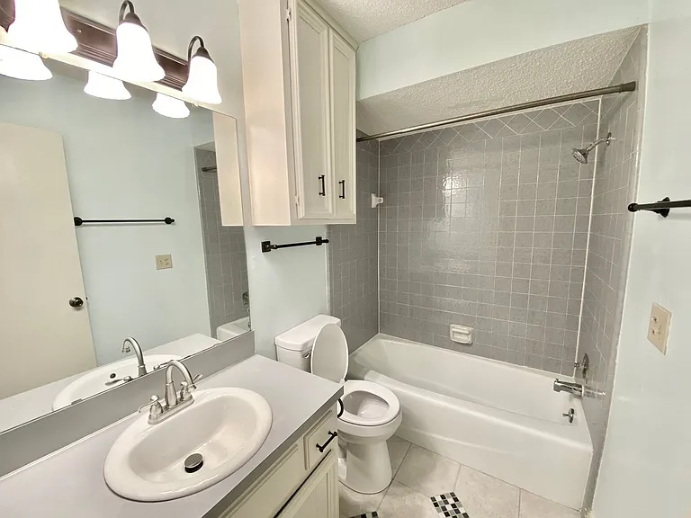 127 W M St — Photo 6