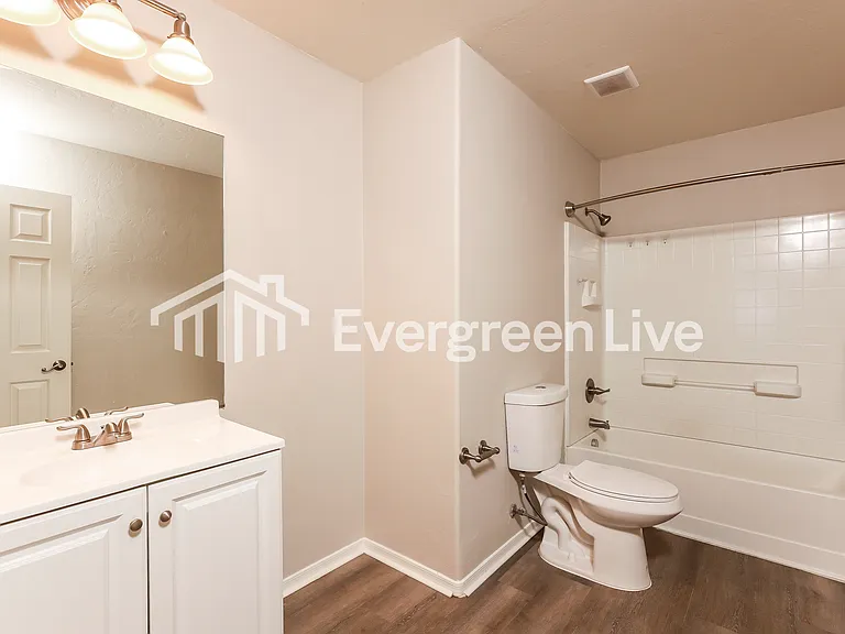 1357 S Woodbine Ln — Photo 13