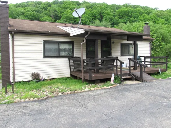 105 Ecker Ln, Cheswick, PA 15024