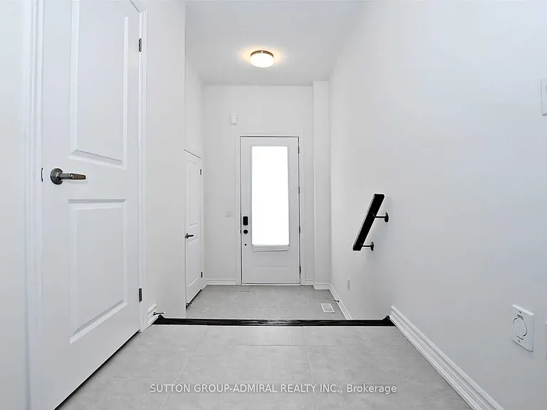 1477 Blackmore St — Photo 2