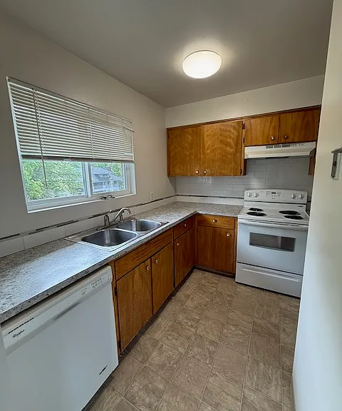 1018 W 8th Ave #7 — Photo 1