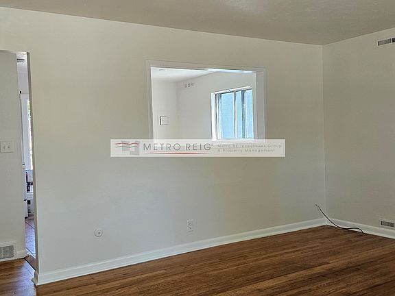 3rd image of 910 37th St