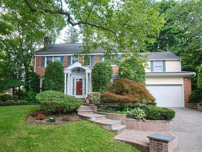 17 Essex Road, Great Neck, NY, 11023