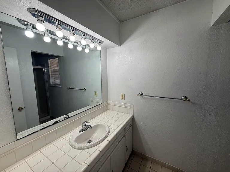 2200 Hickory Dr SW — Photo 12