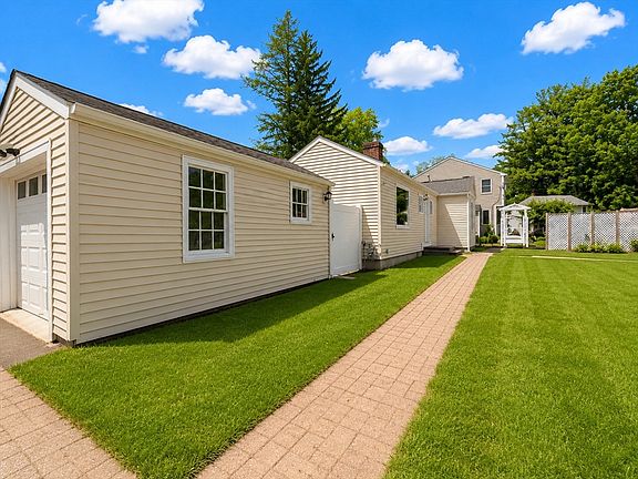 4th image of 2 Millwood Cir