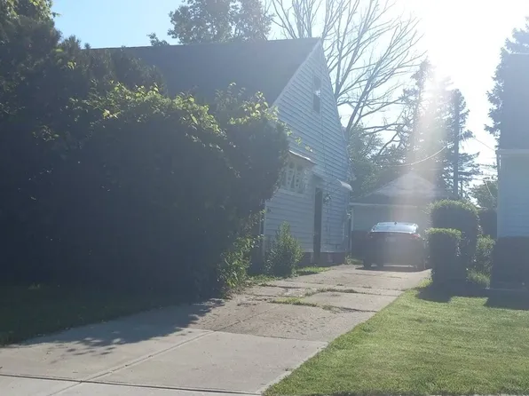 3989 Jo Ann Dr, Cleveland, OH 44122