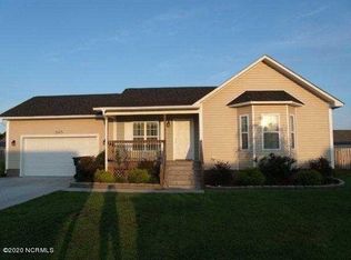 305 Pine Ridge Ln, Holly Ridge, NC 28445