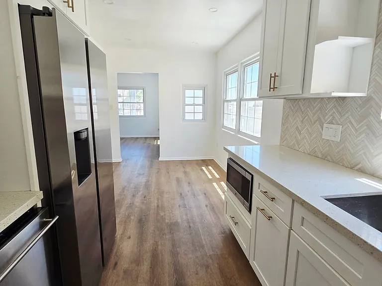 233 1/2 Pomona Ave #1/2 — Photo 5