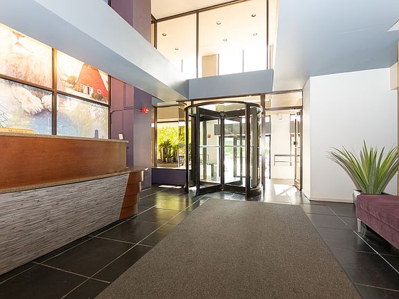 3rd image of 2020 N Lincoln Park W APT 5B
