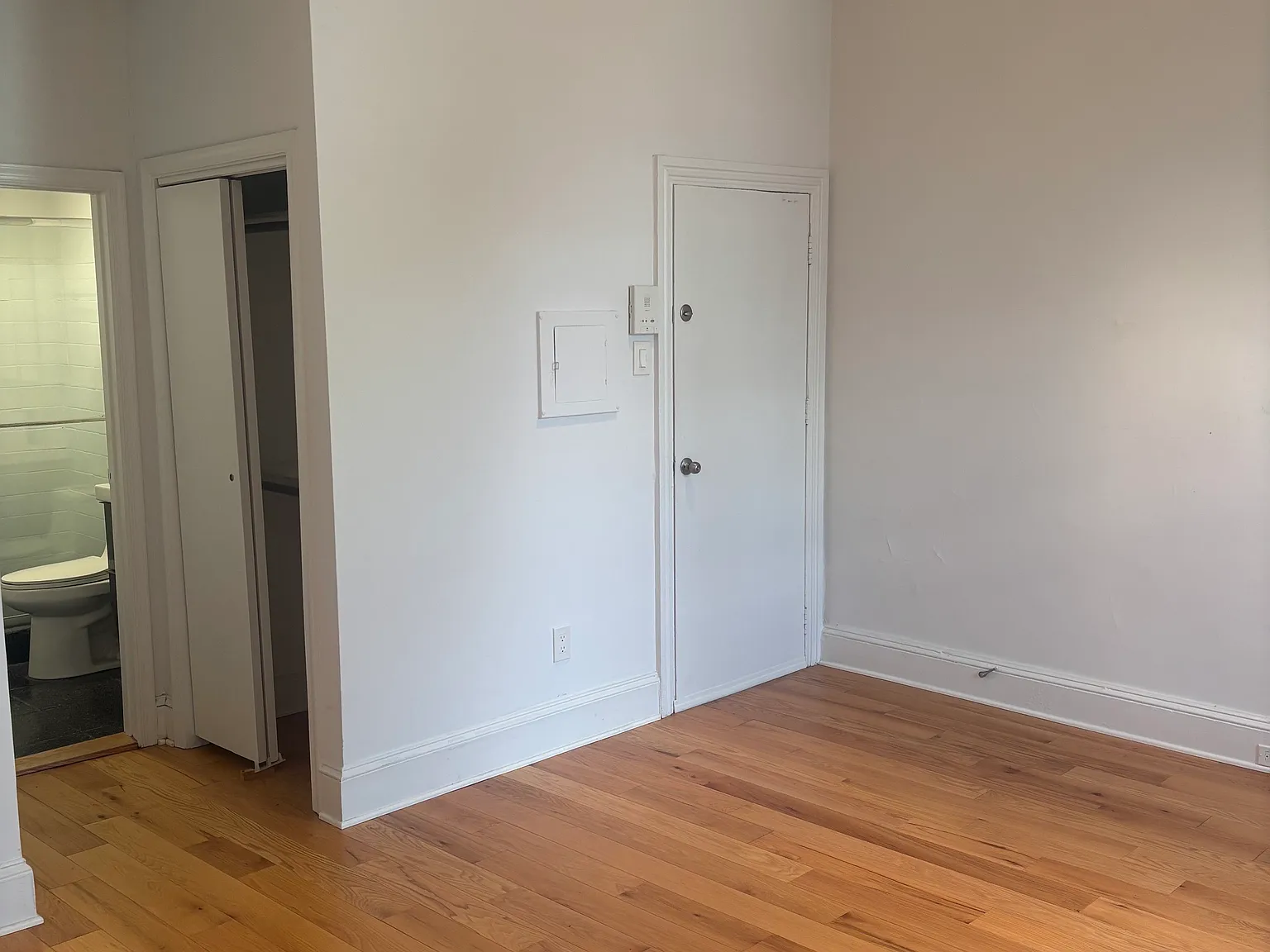 Studio, 300 sqft, $1,400 — Photo 2