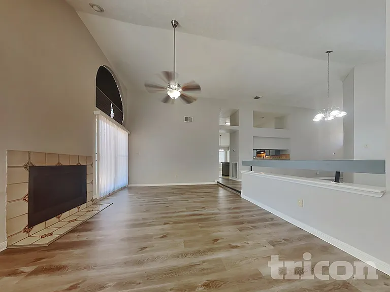 8559 Spring Green Dr — Photo 2