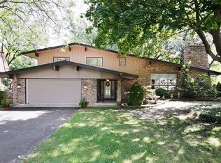 8535 Brookbank Rd, Willowbrook, IL 60527