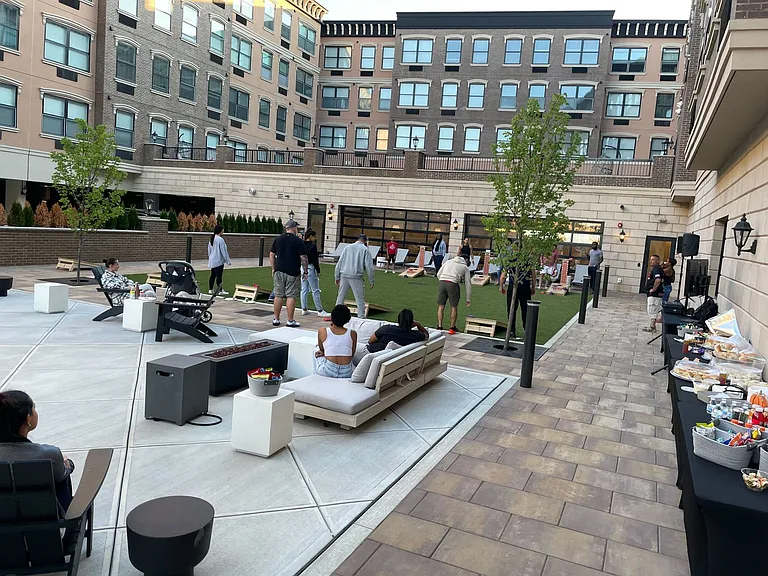 Meridia Brownstones — Photo 24