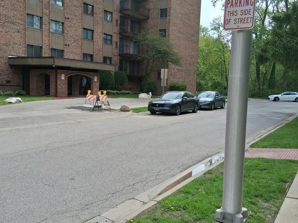 1702 Mill St APT 502, Des Plaines, IL 60016