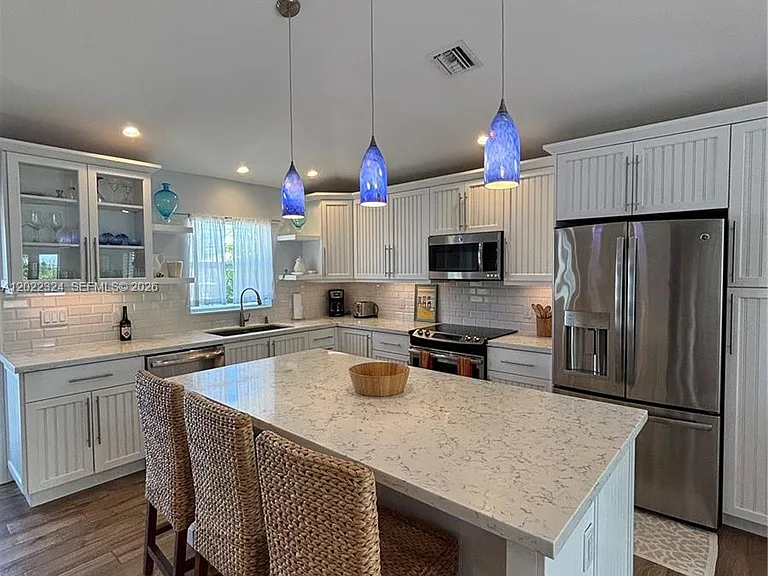 102 Venetian Dr — Photo 18