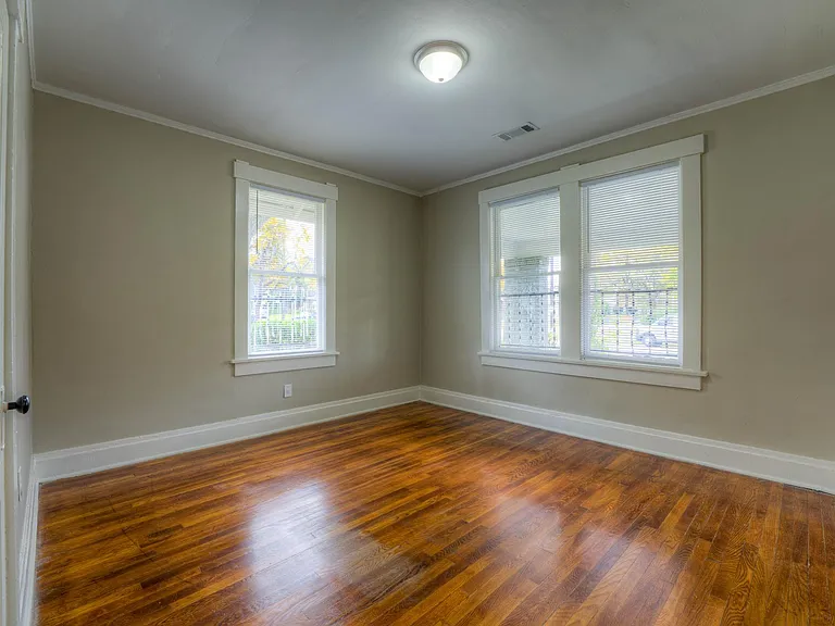 342 N Claybrook St — Photo 8