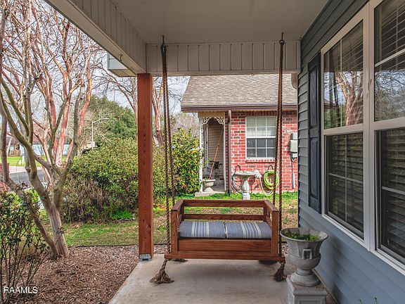 5th image of 204 Woodoak Cir