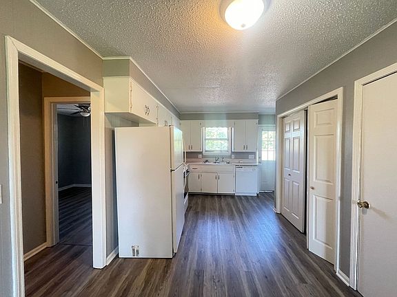 5th image of 5423 S Hutchinson Ave #E2