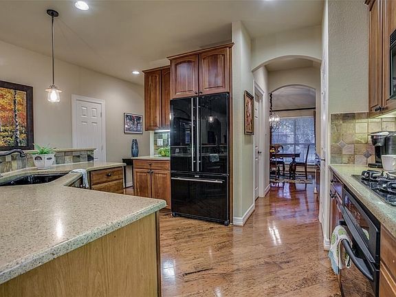 3rd image of 4729 Brighton Dr