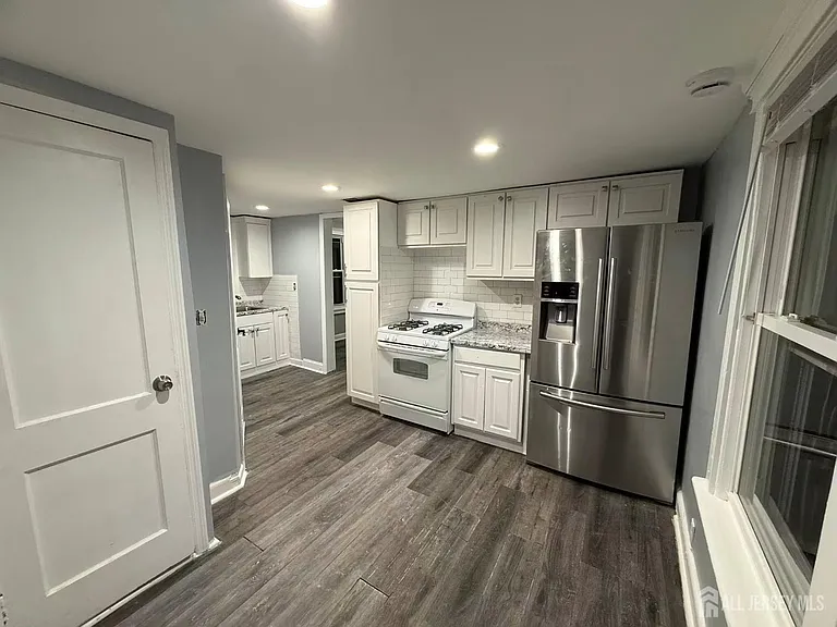 72 Charles St — Photo 1