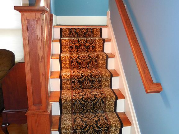 stairway to 2nd floor