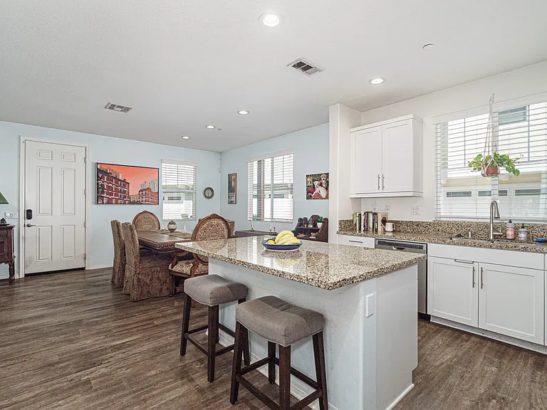 512 Heron Ln #1 — Photo 2